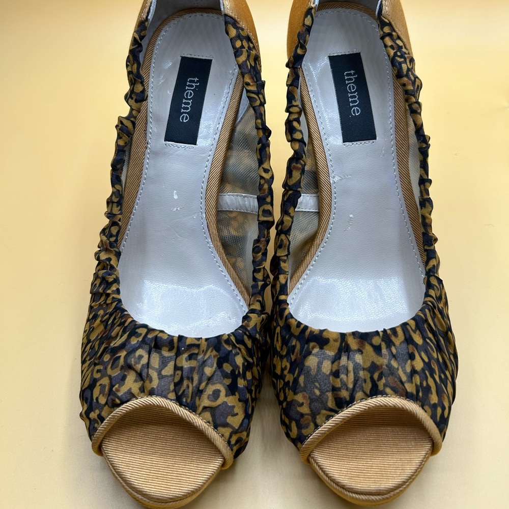 Women’s Theme Peep Toe Heels Size 8 NWOT